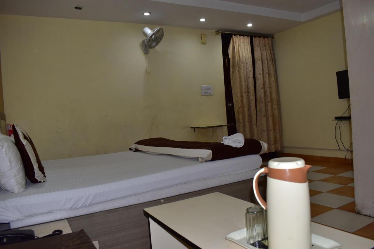 Hotel Nirmal Palace Kanpur Luaran gambar