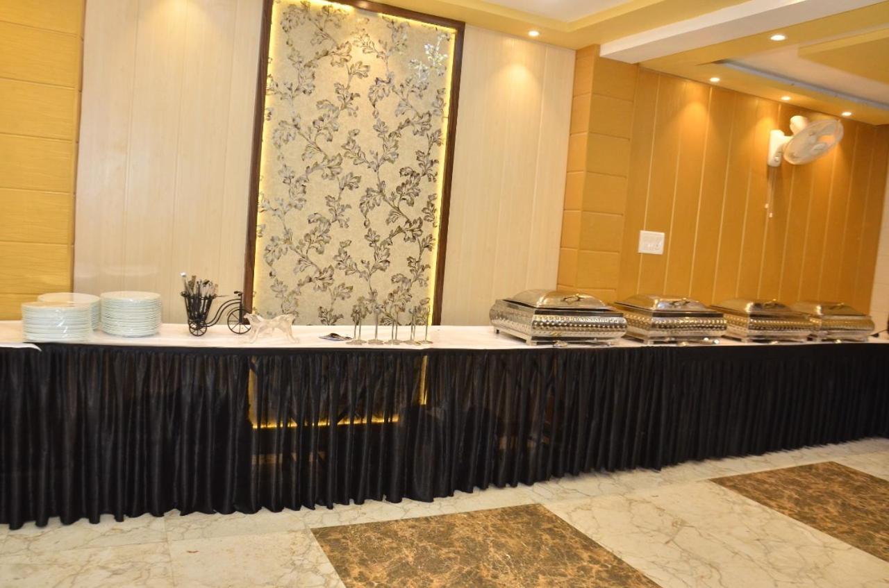 Hotel Nirmal Palace Kanpur Luaran gambar
