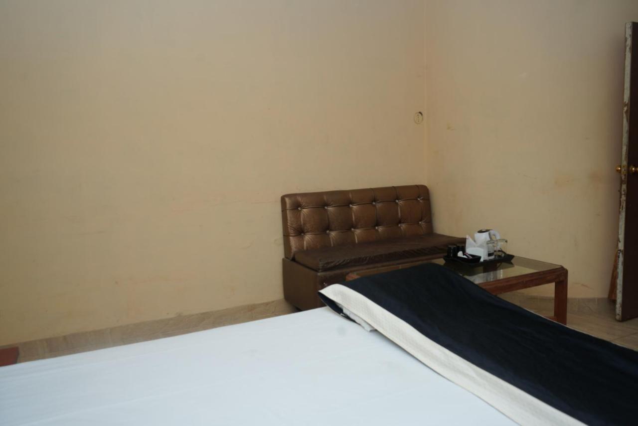 Hotel Nirmal Palace Kanpur Luaran gambar