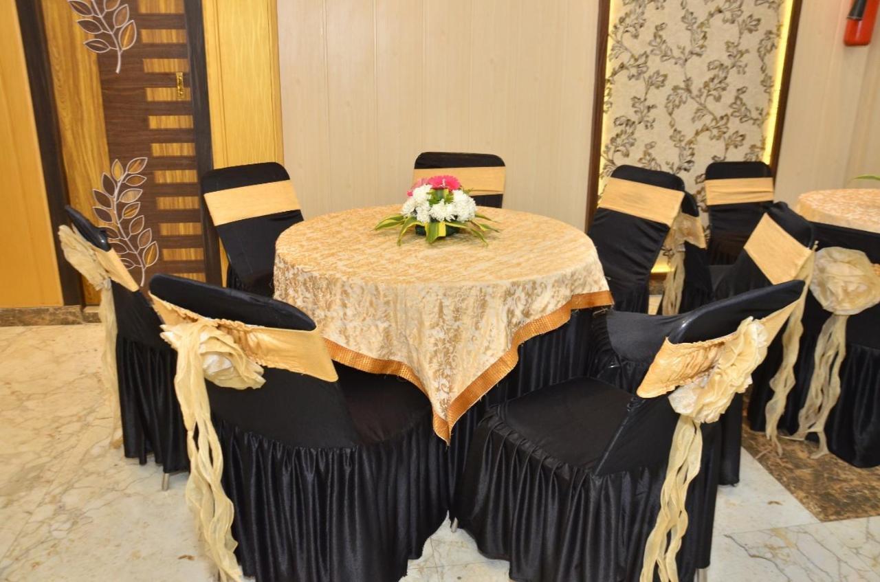 Hotel Nirmal Palace Kanpur Luaran gambar