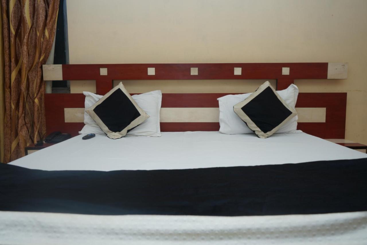 Hotel Nirmal Palace Kanpur Luaran gambar